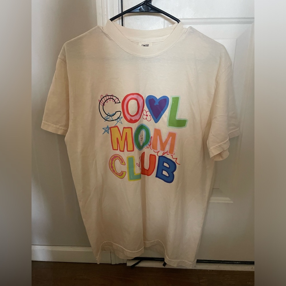 Comfort Colors cream colored graphic t-shirt. NWOT from boutique.